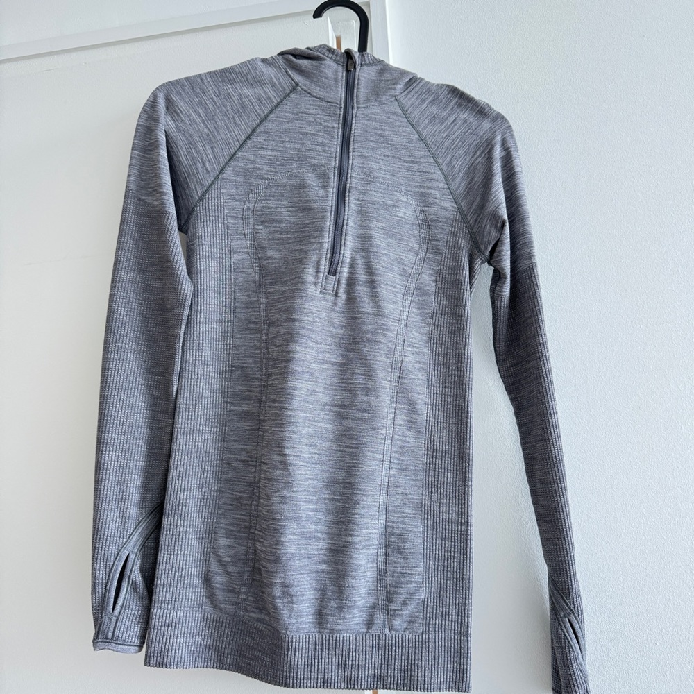 Lululemon top stretchy